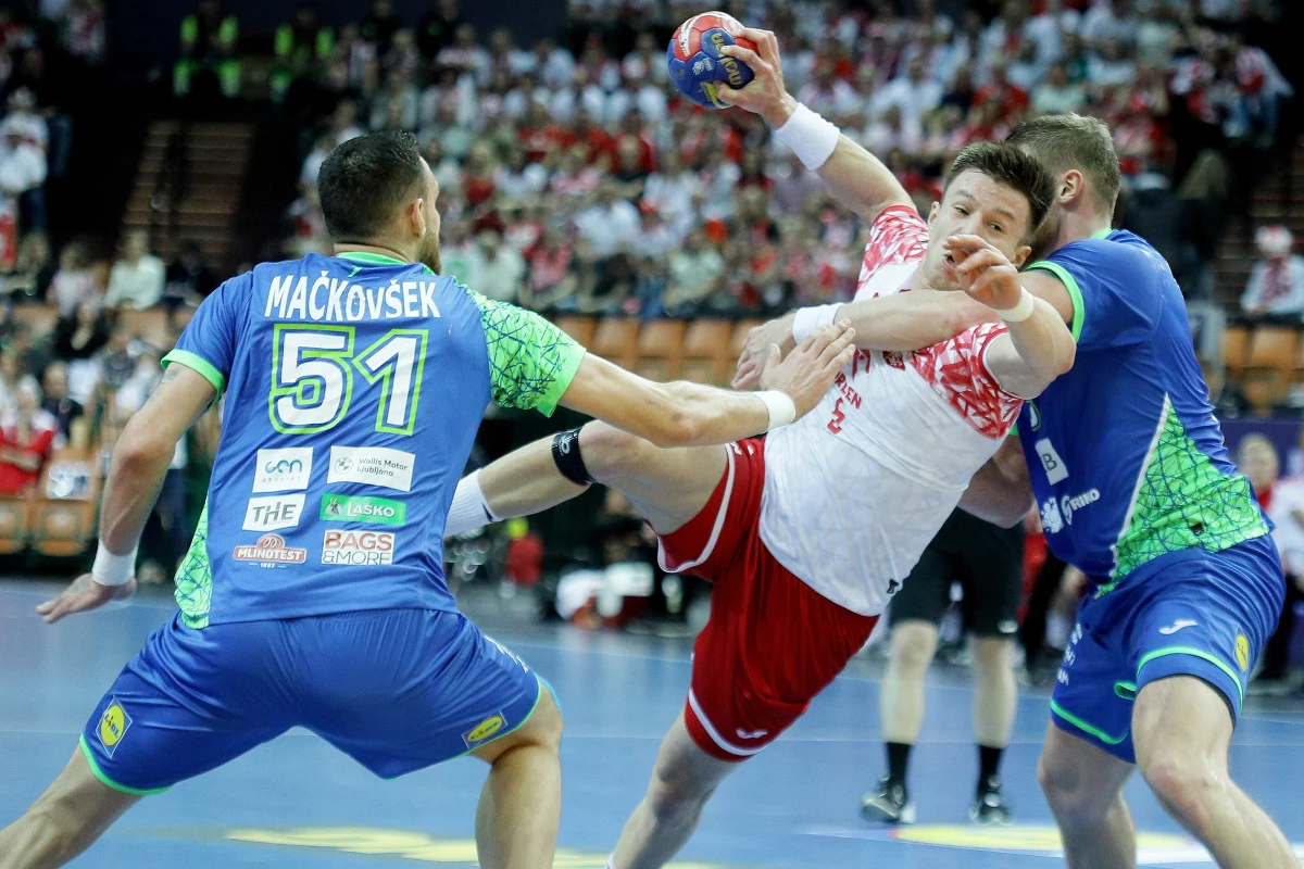 Polscy piłkarze ręczni przegrali w Katowicach ze Słowenią 23:32 (11:17) w swoim drugim meczu grupy B mistrzostw świata rozgrywanych w Polsce i Szwecji. We wcześniejszym meczu tej grupy Francja wygrała z Arabią Saudyjską 41:23.