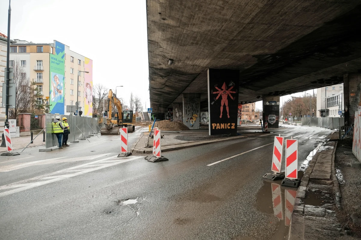 W poniedziałek 16 stycznia zostanie otwarta dla ruchu ulica Myśliwiecka i rondo Sedlaczka. Przywrócone zostaną podstawowe trasy linii 107, 108, 109, 159, 162, 171, N33 i N83 - poinformował Zarząd Transportu Miejskiego.