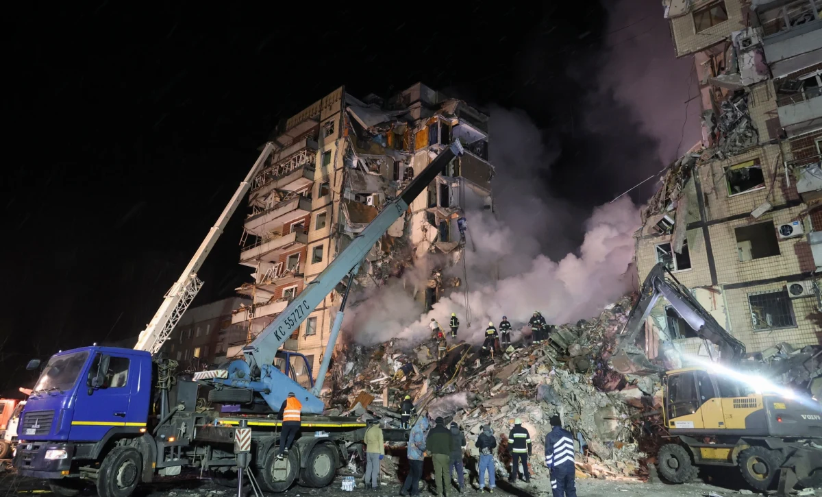 Ukraina nie dysponuje bronią zdolną do strącania pocisków Ch-22, użytych przez Rosjan do sobotnich ostrzałów, m.in. miasta Dniepr - poinformowała armia ukraińska w nocy z soboty na niedzielę. W wyniku takiego ataku w Dnieprze zginęło 29 mieszkańców bloku, w który uderzył pocisk. 