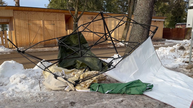 Na Wielkiej Krokwi w Zakopanem rywalizację indywidualną zaplanowano na niedzielę, 15 stycznia. Plany pokrzyżować może wiatr. Według pomiarów Ventusky prędkość stała wiatru osiąga 6 m/s, a porywy dochodzą do 26 m/s. Sobotni konkurs odbył się bez większych problemów związanych z warunkami. Najlepsi okazali się Austriacy, a podium uzupełnili Polacy oraz Niemcy.