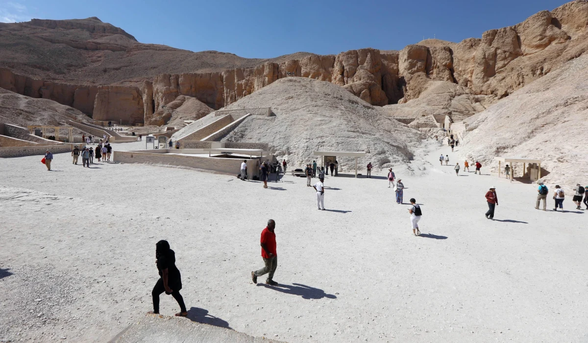Egipskie władze poinformowały o odkryciu w Luksorze starożytnego grobowca liczącego około 3,5 tys. lat. Według archeologów zawiera on szczątki królewskie z okresu XVIII dynastii, której przedstawiciele rządzili starożytnym państwem w latach jego największego rozkwitu. 