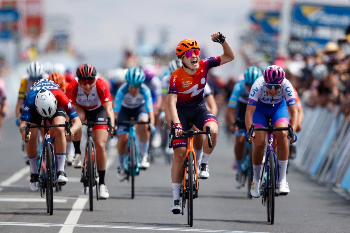 ​Daria Pikulik (Human Powered Health) wygrała w niedzielę 1. etap zaliczanego do World Tour kolarskiego wyścigu kobiet Santos Tour Down Under. Jedyna w stawce Polka na finiszu wyprzedziła Francuzkę Clarę Copponi (FDJ) i objęła prowadzenie w klasyfikacji.