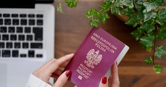 ​Polski paszport ponownie znalazł się wśród najsilniejszych paszportów świata; jego posiadacze mogą podróżować bez wizy do 184 krajów - wynika z opublikowanego w Wielkiej Brytanii raportu Henley Passport Index.