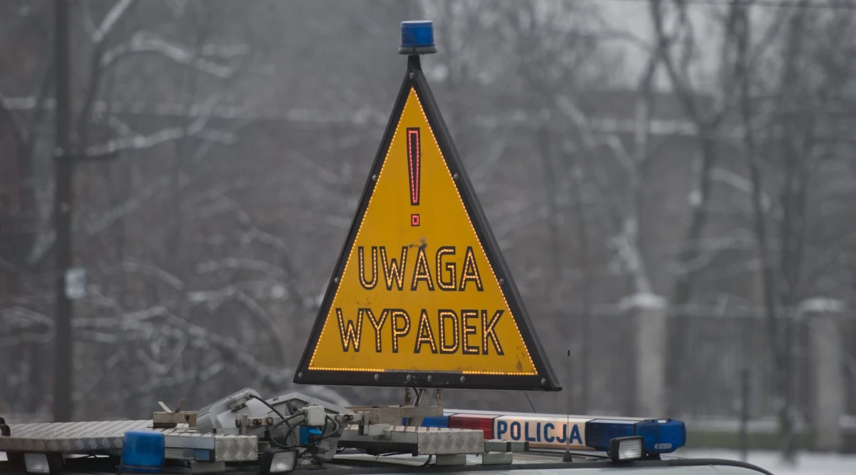 Prokuratura Rejonowa w Grójcu na Mazowszu wszczęła śledztwo w sprawie śmiertelnego potrącenia kilka dni temu w Warce motorowerzysty przez ciężarówkę - poinformowała PAP rzeczniczka Prokuratury Okręgowej w Radomiu Agnieszka Borkowska. 