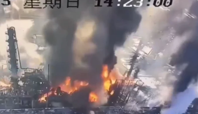 Chiny: Pożar fabryki z chemikaliami. Czarny dym nad miastem