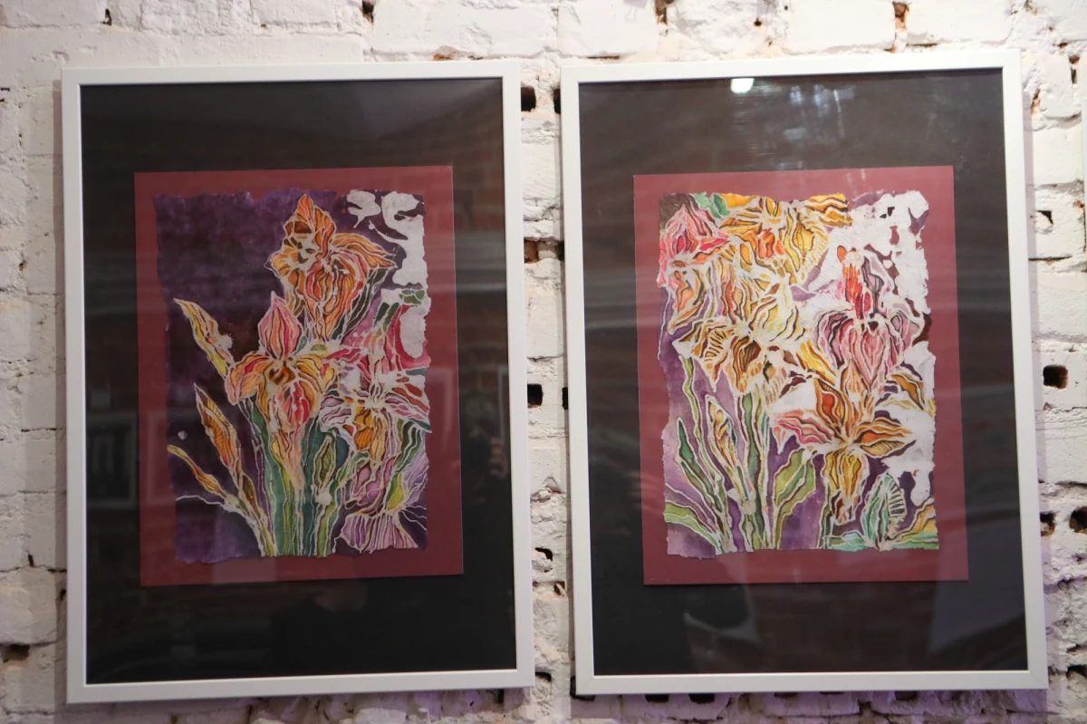 W klubokawiarni "Fratelli tutti" w Łodzi oglądać można wystawę "Ogrody Libanu. Włókno, tkanina, więź". Prezentuje ona prace z włókna i tkanin 14 polskich artystek, które mają zwrócić uwagę na problemy Libanu, ale także jego piękno i wyjątkowość. 