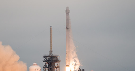 Amerykańska firma kosmiczna SpaceX, założona przez Elona Muska, wystrzeliła rakietę Falcon Heavy w piątej misji kosmicznej nazwanej USSF-67, m.in. z dwoma wojskowymi systemami satelitarnymi.