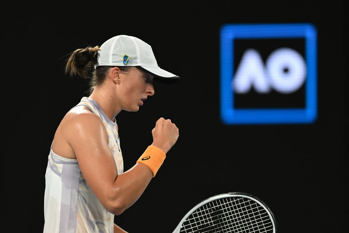 Iga Świątek, liderka światowego rankingu WTA, awansowała do drugiej rundy wielkoszlemowego turnieju Australian Open w Melbourne. Na otwarcie Polka pokonała 6:4, 7:5 Niemkę Julę Niemeier.