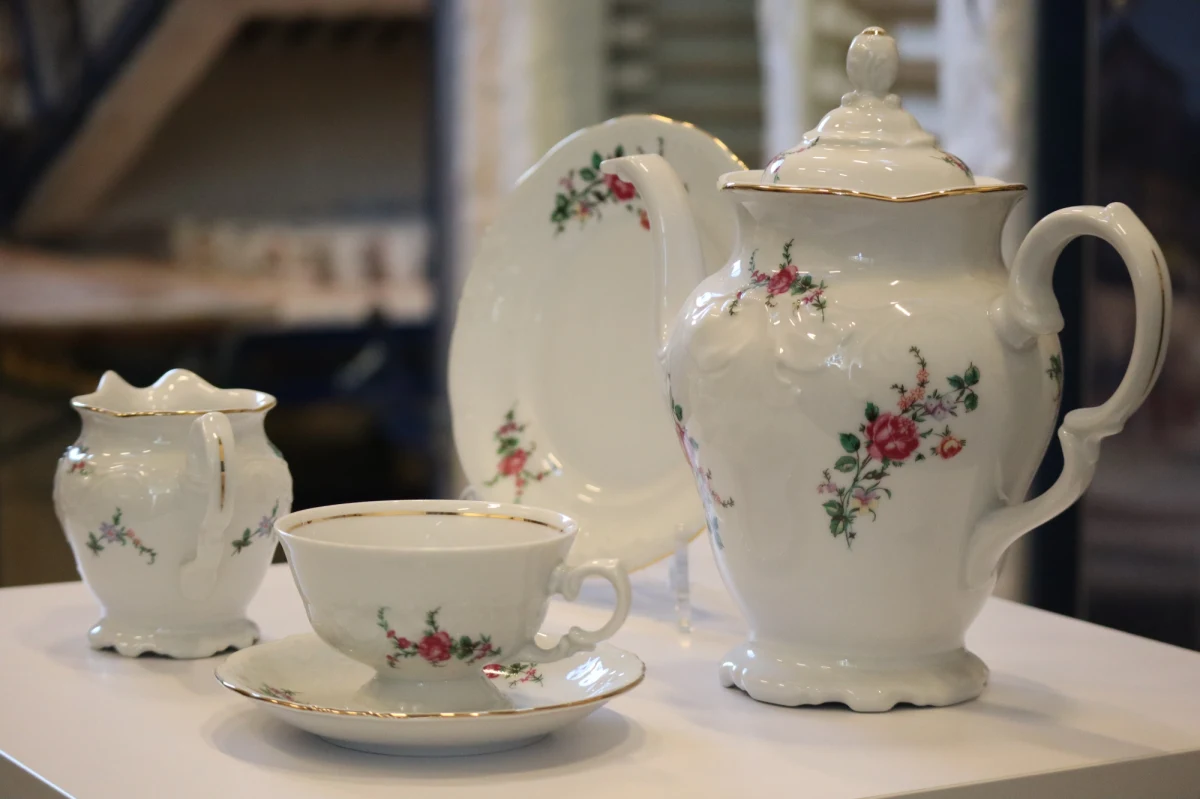 „Manufaktura Krzysztof” tak ma nazywać się projekt, który będzie kontynuował tradycje zamykanej w Wałbrzychu Porcelany Krzysztof. To propozycja władz Wałbrzycha. Miasto prowadzi rozmowy w tej sprawie z właścicielami likwidowanego zakładu. Produkcję, na niewielką skalę, może kontynuować powołane przed laty Centrum Ceramiki Unikatowej na terenie Starej Kopalni w Wałbrzychu. 