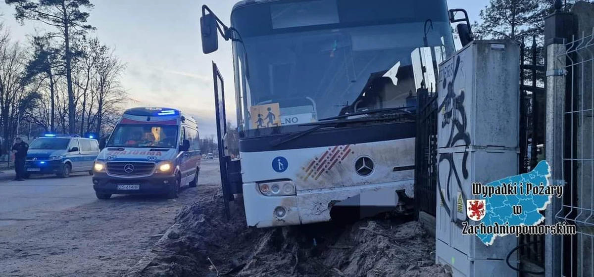 Do wypadku szkolnego autobusu doszło w Mielnie w Zachodniopomorskiem. Jak informuje reporterka RMF FM, dzieciom i ich opiekunom nic się nie stało. 
