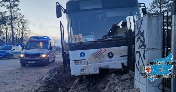 Do wypadku szkolnego autobusu doszło w Mielnie w Zachodniopomorskiem. Jak informuje reporterka RMF FM, dzieciom i ich opiekunom nic się nie stało. 