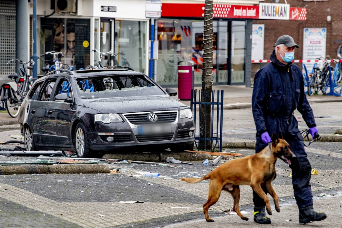 Pięciu młodych mężczyzn odpowiada przed holenderskim sądem za napady z lat 2020 i 2021, w których zniszczone zostały sklepy sprzedające polską żywność. Śledztwo wykazało, że były to przestępstwa na zlecenie, ale podejrzani o ich dokonanie nie ujawnili, przez kogo zostali wynajęci.