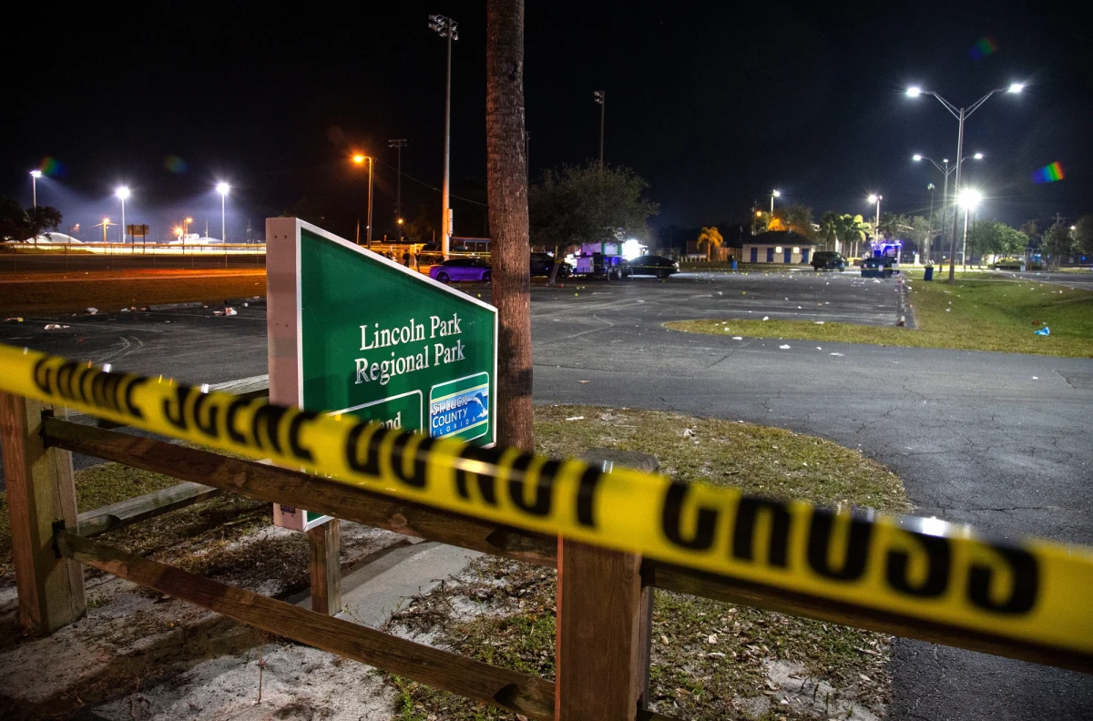 Osiem osób zostało rannych w masowej strzelaninie w mieście Fort Pierce w amerykańskiej Florydzie - poinformowała lokalna policja. Do zdarzenia doszło podczas dzielnicowego festynu z okazji Dnia Martina Luthera Kinga, na którym bawiło się ponad tysiąc ludzi.