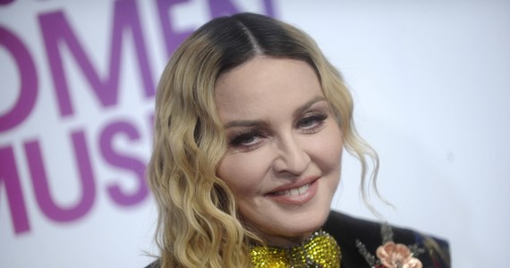 Władze francuskiego miasta Amiens podejrzewają, że Madonna jest w posiadaniu dzieła sztuki, które od czasu I wojny światowej uznawano za stracone. Burmistrz  prosi piosenkarkę, by ta wypożyczyła miastu obraz pędzla Jérôme-Martina Langloisa.