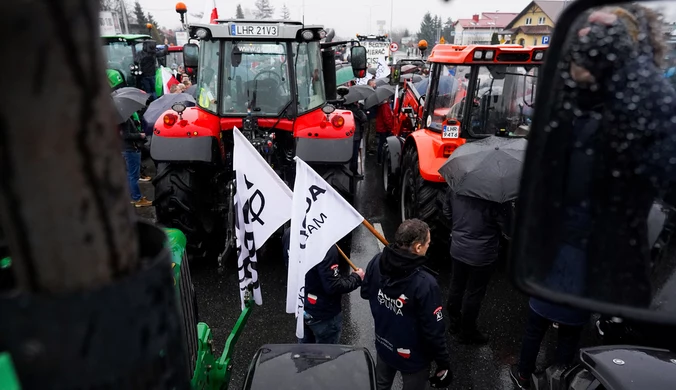 Rolnicy blokują drogi. Kołodziejczak: Banda kolesi dorwała się do kolonizowania wsi