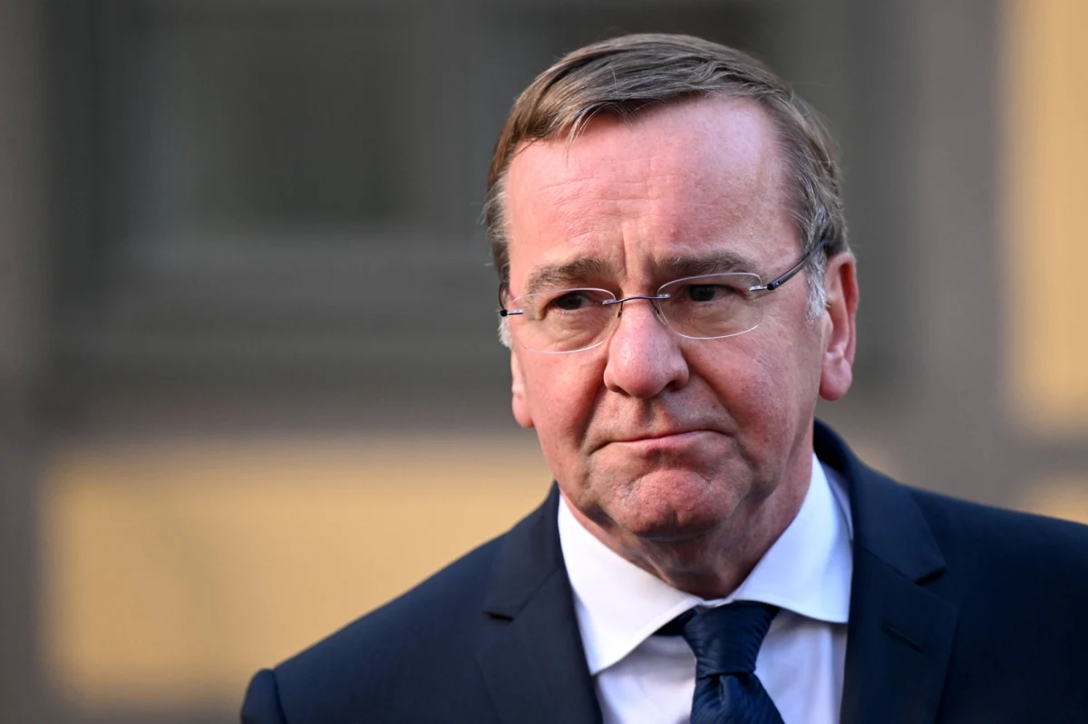 Jak poinformował dziennik "Die Welt", w najbliższy czwartek Boris Pistorius (SPD) zostanie zaprzysiężony na nowego ministra obrony Republiki Federalnej Niemiec. W rządzie zastąpi Christine Lambrecht, która wczoraj zgłosiła dymisję.