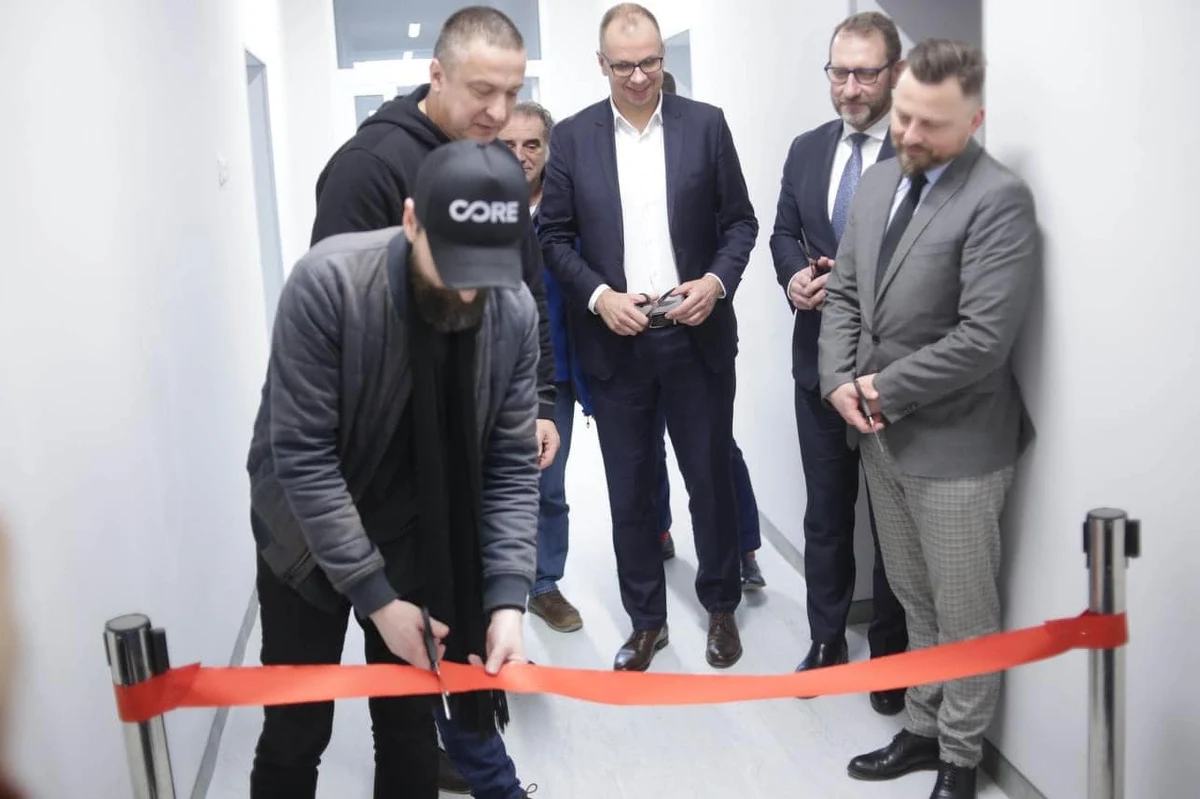 W Przemyślu przy ul. Bilana otwarto Centrum Pomocy Humanitarnej. W ośrodku, prowadzonym przez organizacje pozarządowe, pomoc znajdą uchodźcy z Ukrainy, którzy będą mogli w nim spędzić kilkanaście dni. 

