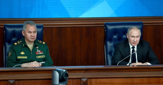 Siergiej Szojgu zapowiedział duże zmiany w rosyjskiej armii. Zwiększona – do 1,5 miliona – ma zostać liczba żołnierzy. Mają także m.in. powstać nowe okręgi wojskowe. "Gwarantuje to zapewnienie bezpieczeństwa militarnego państwa" – mówił rosyjski minister obrony. Zmiany planowane są na lata 2023-2026.