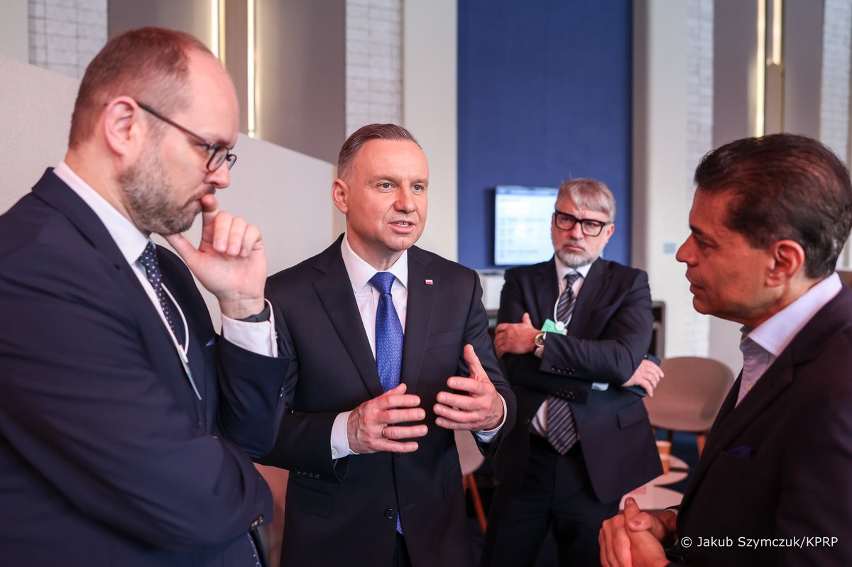 Zdjęcie Andrzeja Dudy i Fareeda Zakarii zrobione na Światowym Forum Ekonomicznym w Davos wywołało dyskusję w mediach społecznościowych. „To skrajny krytyk polskich władz” – napisał o dziennikarzu CNN Witold Waszczykowski. 