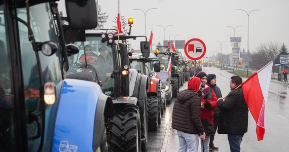 Dzisiaj o godzinie 18:00 ma dojść do spotkania przedstawicieli AgroUnii z ministrem rolnictwa Henrykiem Kowalczykiem. Wczoraj w trzech regionach Polski rozpoczęły się rolnicze protesty. Rolnicy domagają się m.in., aby zboże z Ukrainy nie było sprzedawane w naszym kraju. 