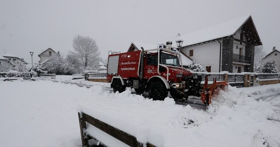 Wiele europejskich ośrodków narciarskich zostało zamkniętych lub częściowo zamkniętych z powodu braku śniegu i wysokich temperatur, m.in. we Francji i Włoszech. Szwajcarskie i austriackie ośrodki proponują turystom piesze wędrówki i kolarstwo górskie.