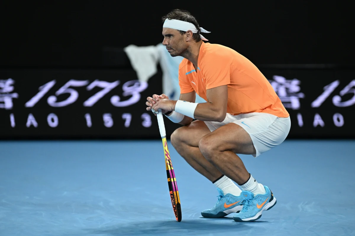 Broniący tytułu Rafael Nadal odpadł w drugiej rundzie wielkoszlemowego Australian Open. Hiszpański tenisista przegrał w Melbourne z 65. w światowym rankingu Amerykaninem Mackenziem McDonaldem 4:6, 4:6, 5:7.
