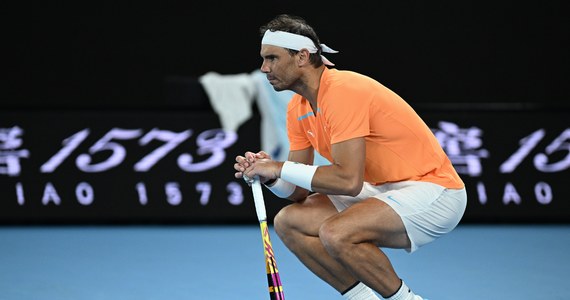Broniący tytułu Rafael Nadal odpadł w drugiej rundzie wielkoszlemowego Australian Open. Hiszpański tenisista przegrał w Melbourne z 65. w światowym rankingu Amerykaninem Mackenziem McDonaldem 4:6, 4:6, 5:7.
