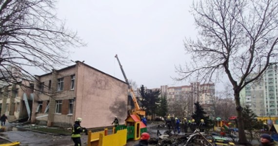 Śmigłowiec spadł tuż przy przedszkolu w miejscowości Browary pod Kijowem. Władze podają, że w momencie katastrofy w budynku przebywały dzieci. Mowa jest o 14 osobach zabitych, w tym jednym dziecku i 25 rannych. Interfax-Ukraina informowała, że w katastrofie helikoptera w Browarach zginęło kierownictwo MSW Ukrainy. Wiadomość tę potwierdza ukraińska policja: w katastrofie helikoptera zginął między innymi minister Denys Monastyrski.