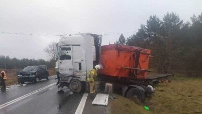 Zderzenie pięciu samochodów w Świętokrzyskiem. Cztery osoby ranne