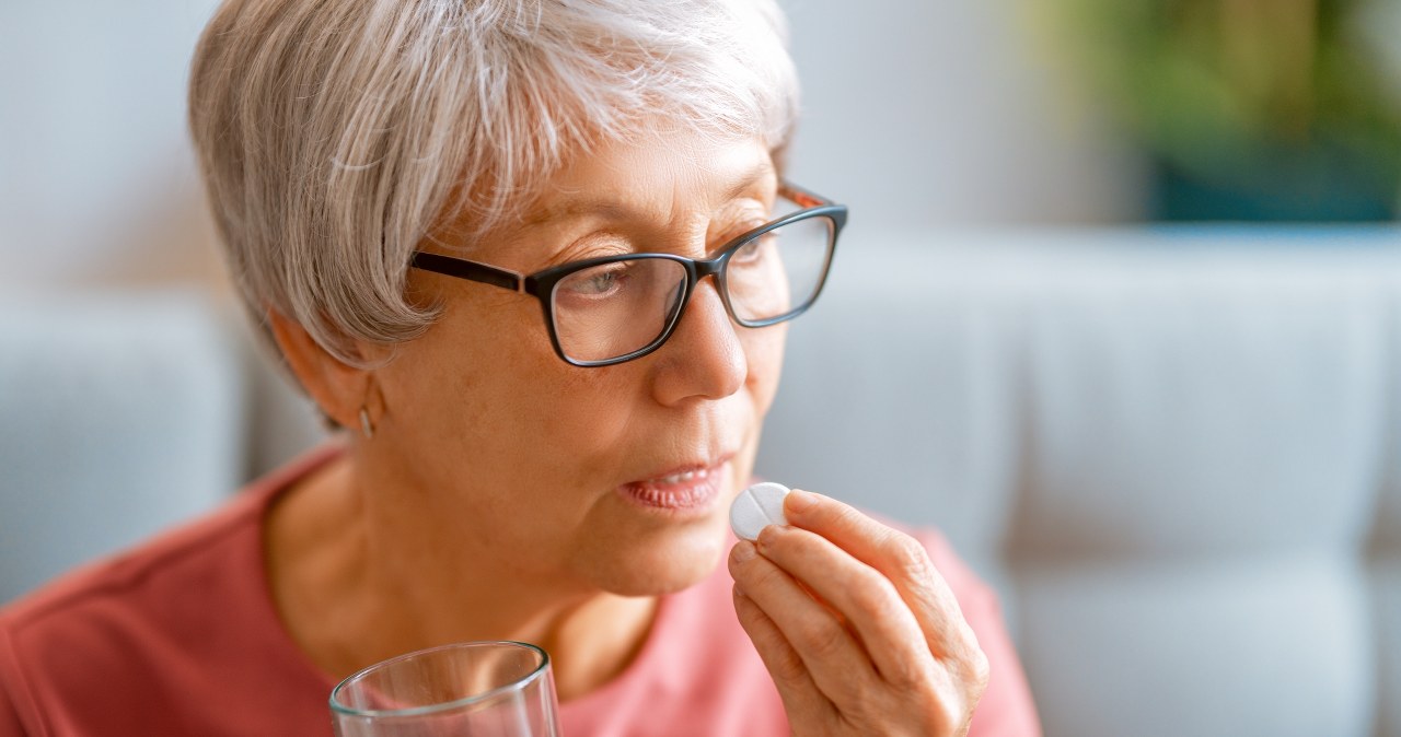 Jak bezpiecznie przyjmować wiele leków? Ważne szczególnie dla seniorów