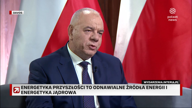 Jacek Sasin opowiedział, że przez ostatnie dwa i pół miesiąca "udało się zrobić bardzo wiele" jeśli chodzi o budowę elektrowni jądrowej w Pątnowie (woj. wielkopolskie). Za budowę odpowiedzialne będzie PGE, ZE PAK oraz koreański koncern KHNP.- Wykonany został raport możliwości, który skupia się na lokalizacji. Musimy wiedzieć, czy jest ona właściwa. Dziś możemy powiedzieć, z pewną tolerancją, że Pątnów jest miejscem, gdzie ta elektrownia może powstać. To dobra lokalizacja. Kilka kwestii wymaga oczywiście uszczegółowienia – mówił minister aktywów państwowych w programie "Gość Wydarzeń".- Możemy mieć pewność, co do tego, że ta elektrownia będzie w Pątnowie – podkreślił. - W Davos były okazje do wielu rozmów na ten temat. Było bardzo dobre spotkanie z kierownictwem koreańskiego koncernu KHNP, który prowadzi tą inwestycję, dysponuje odpowiednią technologią – powiedział. Minister przyznał, że oprócz panelu "Droga do europejskiej suwerenności energetycznej" wziął we wtorek udział w "owocnym spotkaniu" z koreańskim ministrem, odpowiedzialnym za tę inwestycję.