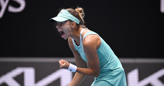 Magda Linette wygrała z rozstawioną z numerem 16. Estonką Anett Kontaveit 3:6, 6:3, 6:4 i awansowała do trzeciej rundy wielkoszlemowego turnieju Australian Open w Melbourne. 