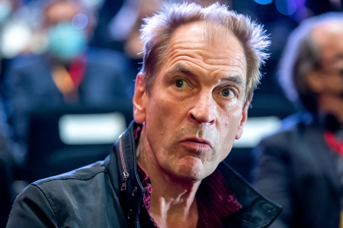 Julian Sands zaginął podczas wędrówki w górach w Kalifornii. 65-letni brytyjski aktor jest jedną z dwóch poszukiwanych osób. Ostatni raz był widziany w piątek 