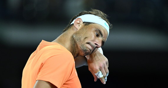 Wicelider światowego rankingu tenisistów Rafael Nadal, który w środę odpadł w drugiej rundzie wielkoszlemowego Australian Open, z powodu kontuzji będzie pauzował od sześciu do ośmiu tygodni. "Teraz czas na odpoczynek od sportu i fizjoterapię" - przekazał Hiszpan.