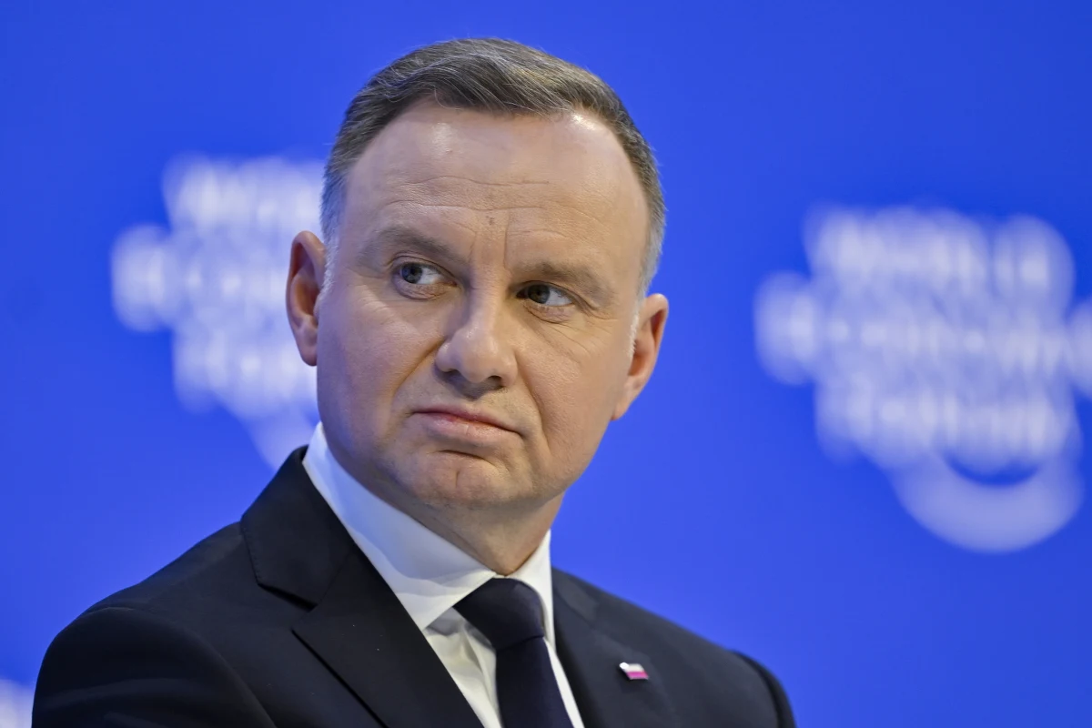 Naszym absolutnym obowiązkiem jest zapewnić poczucie bezpieczeństwa naszym obywatelom i ten proces cały czas realizujemy - mówił Andrzej Duda podczas briefingu w Davos. Prezydent podkreślił, że trzeba się spodziewać rosyjskiej ofensywy na Ukrainie.