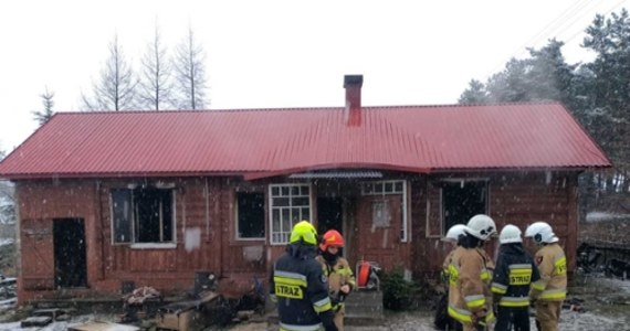 Kobieta zginęła w pożarze domu jednorodzinnego. Pożar rano wybuchł w Narolu koło Lubaczowa (Podkarpackie) - przekazał rzecznik podkarpackiej PSP brygadier Marcin Betleja.