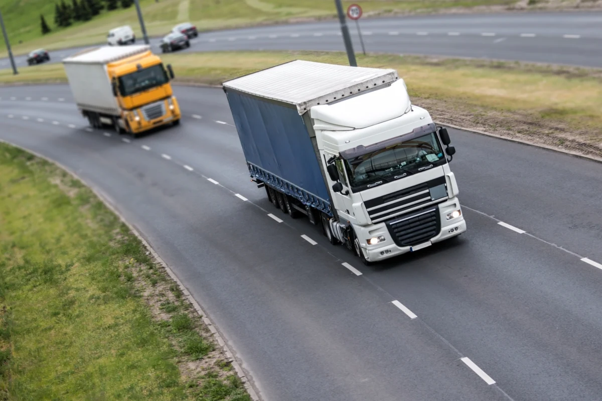 Uwaga kierowcy ciężarówek! Od rana nie działa e-Toll. System Krajowej Administracji Skarbowej nie nalicza opłat za przejazd danym odcinkiem drogi. Dotyczy to wszystkich dróg w Polsce.