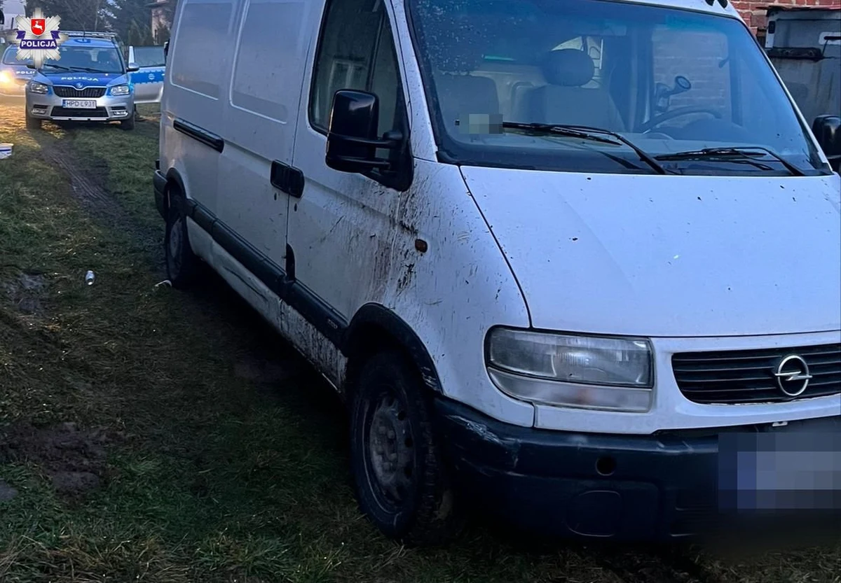 55-latek nie zatrzymał się do kontroli drogowej. W trakcie pościgu spowodował dwie kolizje, później porzucił auto i uciekał pieszo. Mężczyzna był pijany i nie miał uprawnień do kierowania samochodem. Może trafić na 5 lat do więzienia.