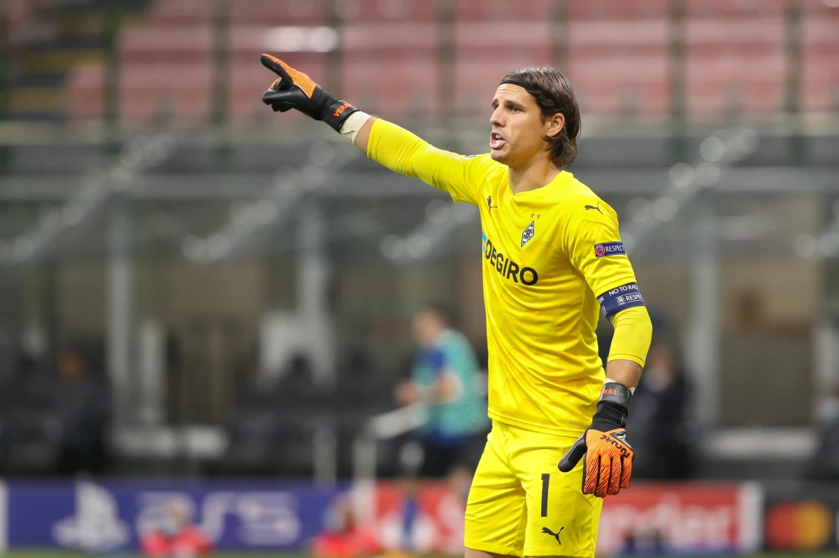 Yann Sommer został piłkarzem Bayernu Monachium. Reprezentant Szwajcarii podpisał kontrakt do czerwca 2025 roku. Mistrzowie Niemiec potrzebowali nowego golkipera, ponieważ kontuzjowany jest Manuel Neuer.