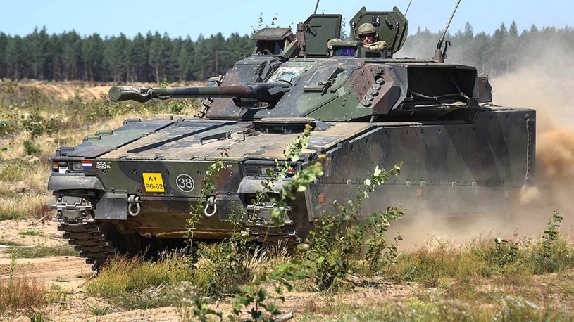 Rząd Szwecji ogłosił, że przekaże Siłom Zbrojnym Ukrainy 50 bojowych wozów piechoty CV90. To jedne z najlepszych tego typu maszyn na świecie.
