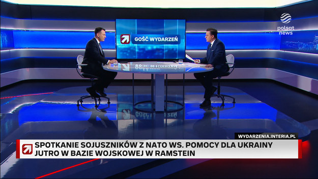 Bogdan Rymanowski zapytał Sławomira Mentzena, czy gdyby rządziła Konfederacja, to pomoc dla Ukrainy byłaby mniejsza czy większa.- Na pewno byłaby racjonalna. W tym momencie nie jestem w stanie powiedzieć, czy jesteśmy gotowi bezpiecznie wysyłać kolejne czołgi na Ukrainę, bo nie wiemy ile tych czołgów już tam trafiło. O tym, że wspieramy Ukrainę dowiadujemy się z mediów, bo premier mówi o tym dziennikarzom, a w Sejmie nigdy żadnego raportu nie zdał - powiedział Mentzen. Dodał że w tej chwili "nie jest znany stan polskiej armii".- Trzeba naciskać na naszych sojuszników, żeby wysłali czołgi na Ukrainę. Jest to bardzo niepokojące, że Niemcy robią jakieś problemy i próbują zmusić Amerykanów do wysłania czołgów. Amerykanie nie chcą wysyłać Abramsów. Można zadać pytanie dlaczego. Chciałbym się tego dowiedzieć - przekazał w programie "Gość Wydarzeń" w Polsat News. 