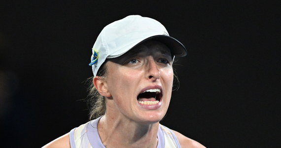 Iga Świątek wygrała z hiszpańską tenisistką Cristiną Bucsą 6:0, 6:1 i awansowała do 1/8 finału wielkoszlemowego turnieju Australian Open w Melbourne. 