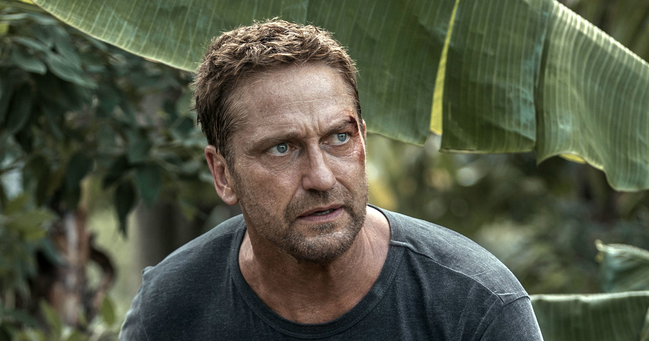 W thrillerze "Plane", który 13 stycznia wszedł do amerykańskich kin, Gerard Butler gra pilota samolotu pasażerskiego. Aktor przyznał, że choć w scenariuszu nie brakowało niebezpiecznych scen, dla niego najgroźniejsza okazała się ta, która pozornie była zupełnie bezpieczna. W efekcie gwiazdor poparzył sobie twarz kwasem fosforowym. Na szczęście Szkot nie doznał trwałego uszczerbku na zdrowiu.