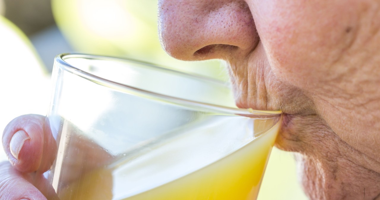 Seniorze, pij ten napój. Będziesz mieć kości jak ze stali