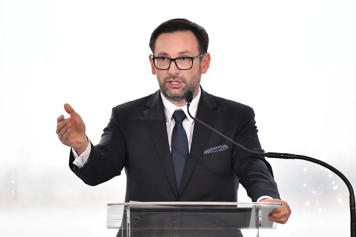 ​PKN Orlen zbuduje za 0,5 mld zł terminal przeładunkowy olejów, paliw i bioodpadów w Gdańsku, co ma wzmocnić  bezpieczeństwo i pewność dostaw produktów - poinformował PKN Orlen w piątek. W Gdańsku powstaje też warta ponad 1,4 mld zł instalacja, która umożliwi produkcję wysokiej jakości olejów.