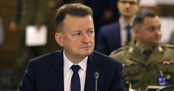 "Nadzieja na przekazanie Ukrainie leopardów wciąż istnieje" - mówił minister obrony Mariusz Błaszczak w niemieckim Raimstein, gdzie trwa spotkanie przedstawicieli państw - sojuszników Kijowa w wojnie z Rosją. Szef resortu obrony przekazał też, że Polska "jest w stanie wyszkolić ukraińską brygadę i wyposażyć ją w czołgi T-72 i bojowe wozy piechoty".