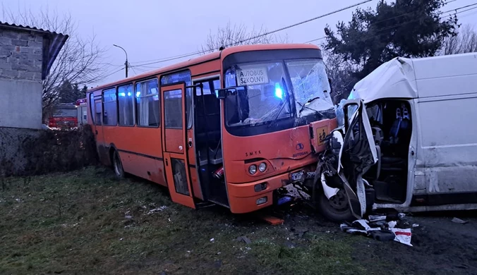 Jeziorzany: Wypadek autobusu szkolnego. Wśród rannych dzieci