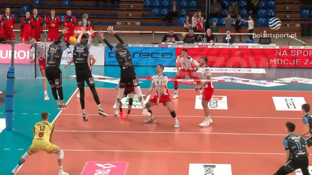 Fragmenty meczu 21. kolejki PlusLigi Asseco Resovia Rzeszów - Cerrad Enea Czarni Radom 3:0 (25:21, 25:23, 25:20). Najlepsze akcje Macieja Muzaja (MVP; 12/21 = 57% skuteczności w ataku + 2 asy + 2 bloki). 