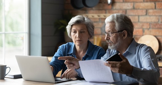 70 proc. Polaków po 60. roku życia korzysta z internetu. Prawie połowa robi zakupy w sieci i używa bankowości internetowej. To dane z raportu „Dojrzali konsumenci w Polsce”, opublikowanego przez ARC Rynek i Opinia. Jak zmieniają się współcześni seniorzy i co jest dla nich najważniejsze?