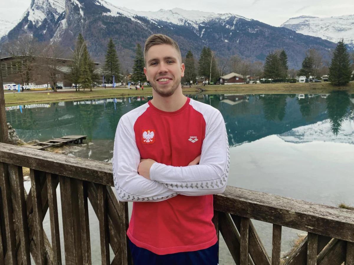 Zimowe pływanie w lodowatej wodzie to dyscyplina, która ma olbrzymi potencjał - mówi w rozmowie z RMF FM Filip Kołodziejski. Pływak z Zielonej Góry w ubiegłym tygodniu przywiózł do Polski cztery medale mistrzostw świata w tej ekstremalnej dyscyplinie. "To coś więcej niż morsowanie. To ekstremalny sport" - mówi multimedalista.